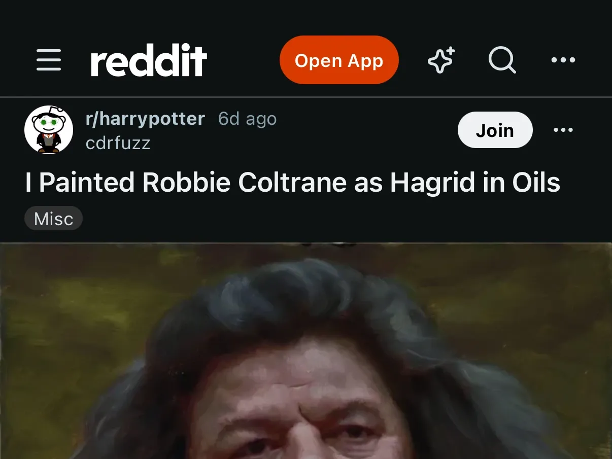 Un hilo de Reddit con el botón naranja Open App en el encabezado.