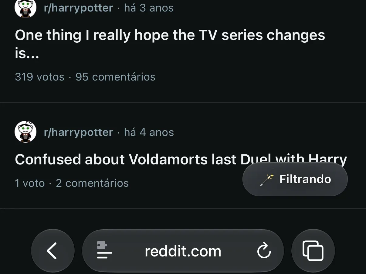O aviso Filtrando do Protego acima da barra de endereço do Safari, em uma página de busca do Reddit.