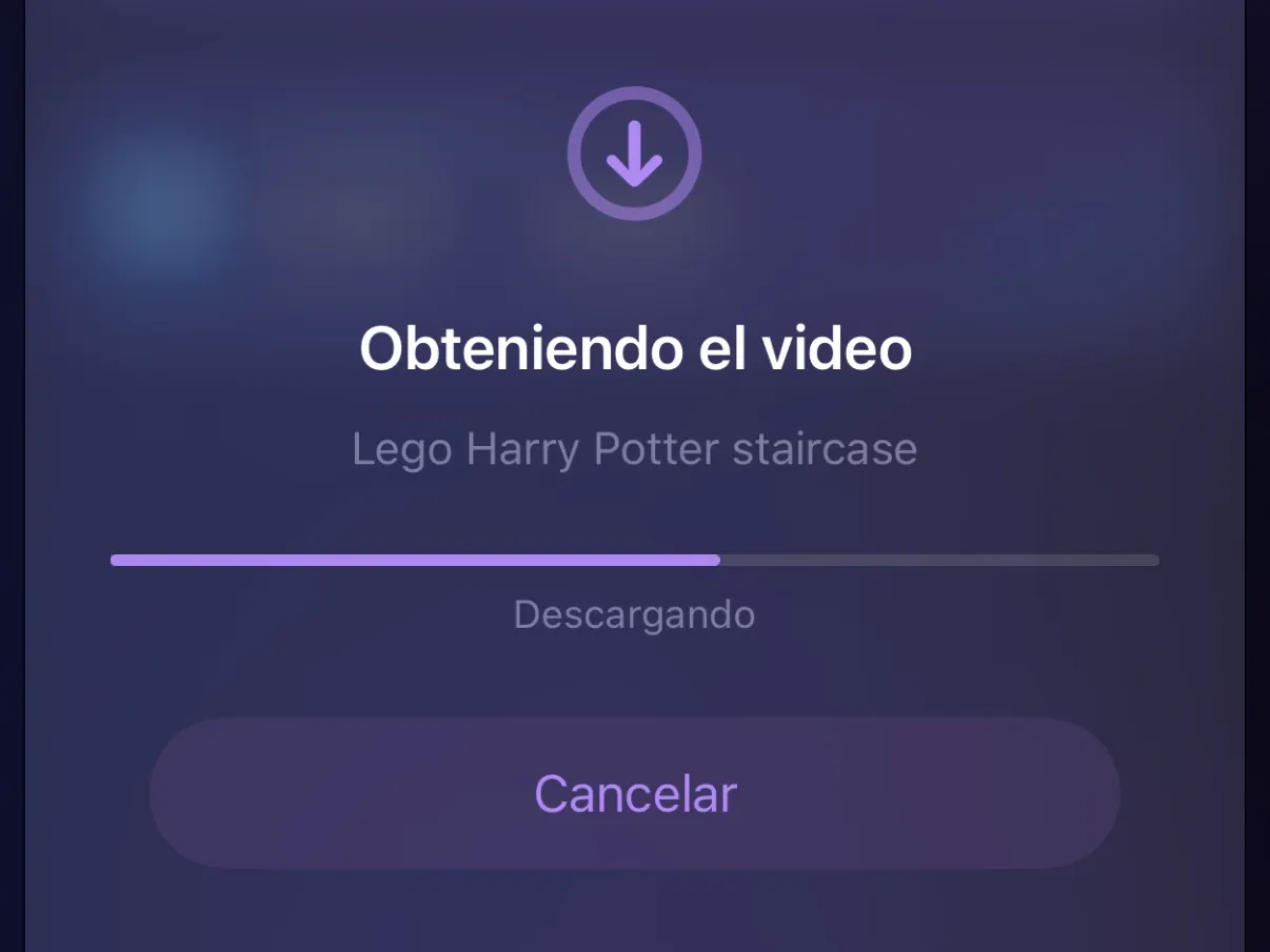 La pantalla Obteniendo el video en Protego, con una barra de progreso de descarga y un botón Cancelar.